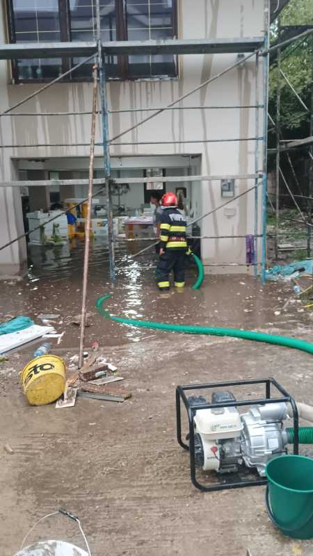 Ce gospodării din Hunedoara au fost afectate de ploile torențiale?
