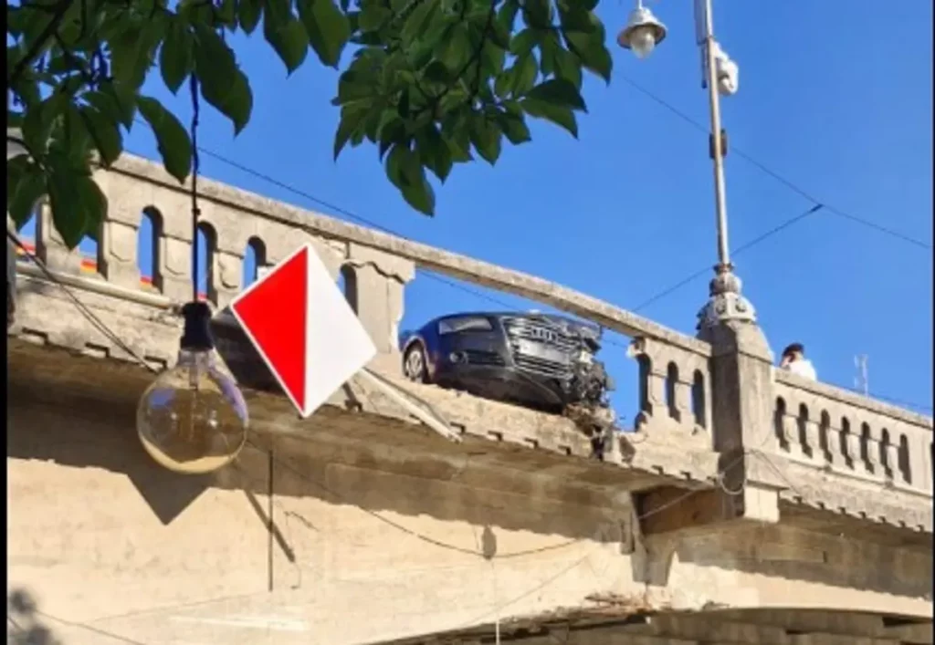 Ce s-a întâmplat cu tânărul care a provocat accidentul pe Podul Mihai Viteazul?