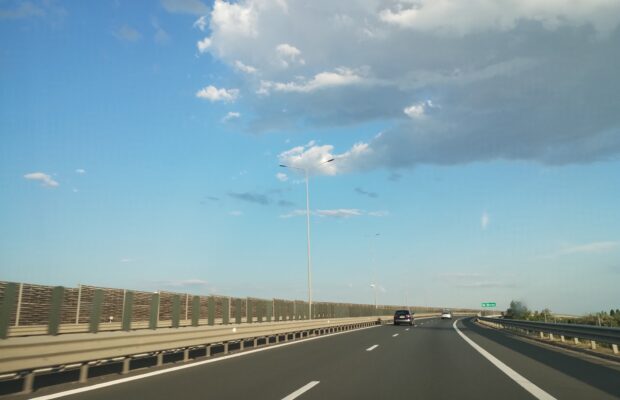 Ce s-a întâmplat pe A1, km 480, unde un pieton a fost lovit de un șofer fugar?  - Stiri Resita