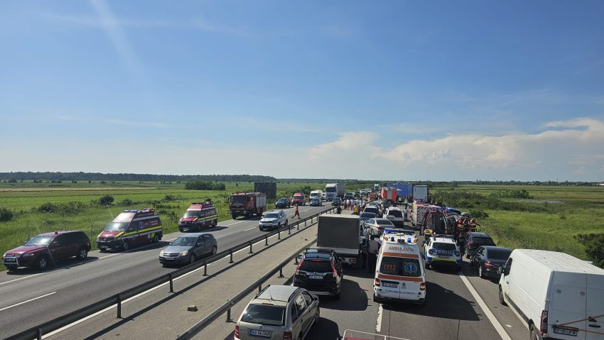 Ce s-a întâmplat pe Autostrada A1? Doi pietoni au fost loviți de un camion!