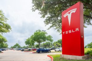 Tesla trebuie să plătească 200 de milioane de dolari pentru un accident fatal?