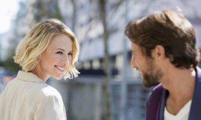 barbat si femeie pe strada