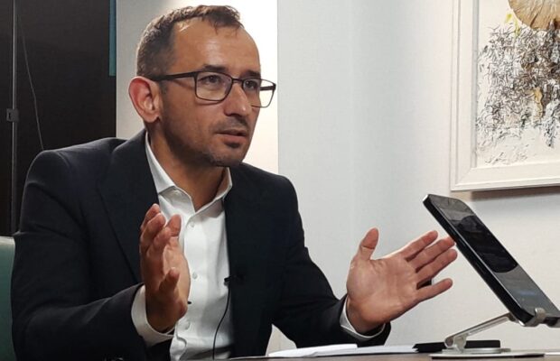 Ce s-a întâmplat cu stradă nou asfaltată din Moldova Nouă? Torma: „Nesimțirea nu e tolerată!”  - Stiri Resita