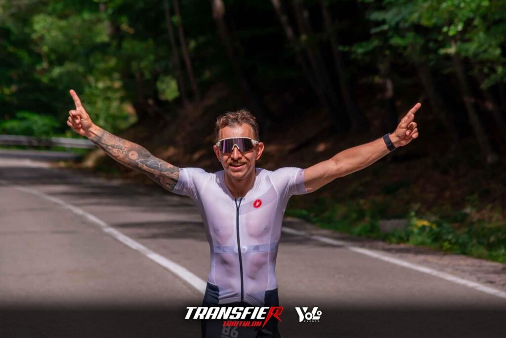 Cum își împletesc destinele triatloniștii pe cel mai greu traseu din România?