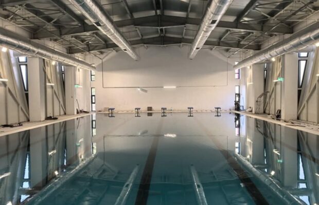 Moldova Nouă: Știai că are una dintre puținele școli gimnaziale cu bazin de înot?  - Stiri Resita