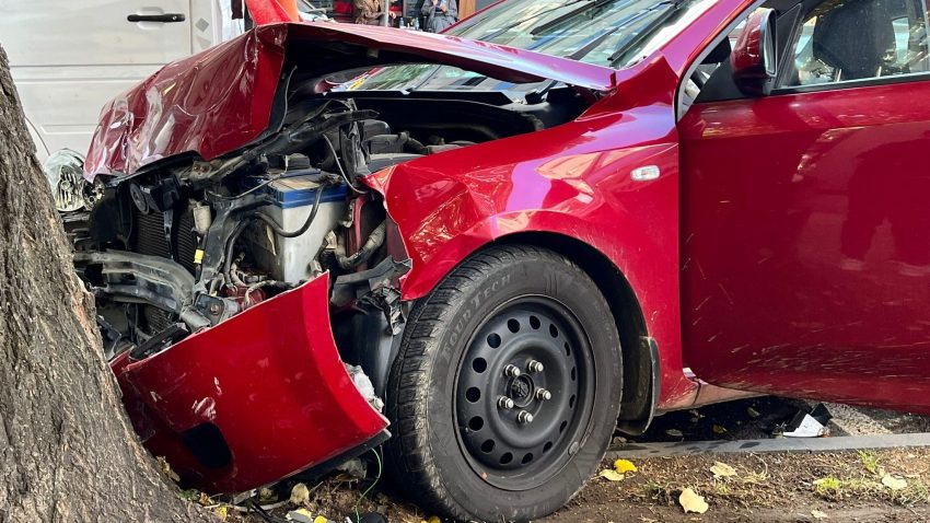 Ce s-a întâmplat la intersecția de pe b-dul Tomis între două auto?