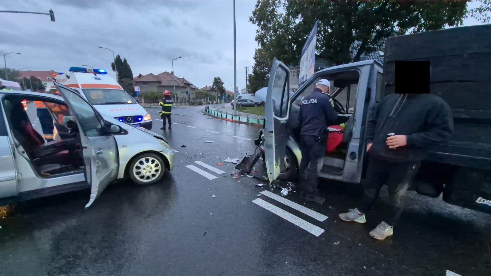 Ce s-a întâmplat pe B-dul Încoronării din Alba Iulia? Accident cu două mașini!