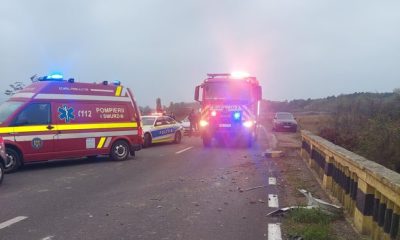 Ce s-a întâmplat pe DN 67 la Corcova, când un autoturism a lovit un cap de pod?