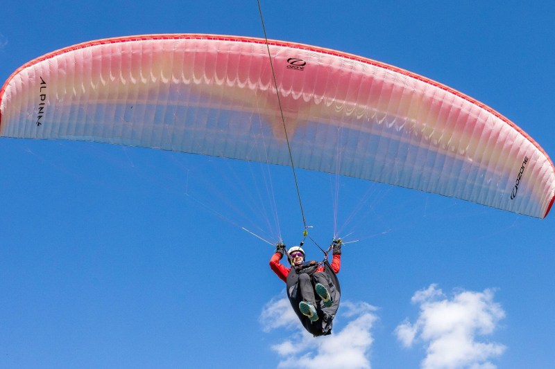 Ce s-a întâmplat în Alba? Victima accidentului cu parapanta este căutată într-o zonă greu accesibilă!