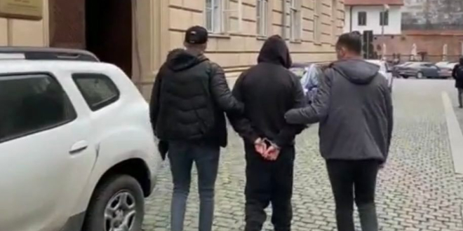 Ce a pățit un băiat de 15 ani, agresați de un tânăr de 24 și lăsat fără lănțișor?