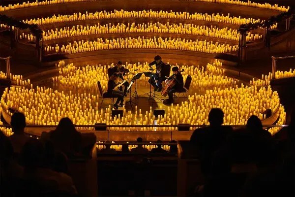 Cum îmbină ABBA, Queen și Hans Zimmer magia unei experiențe muzicale?