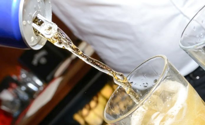 Poate consumul excesiv de băuturi energizante să provoace un accident vascular cerebral?