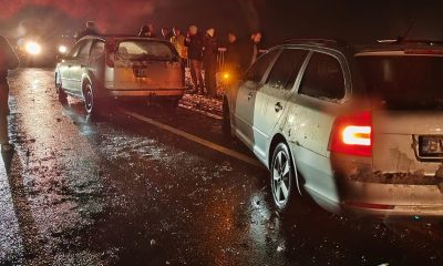 Ce s-a întâmplat între cele 3 mașini? Descoperă detaliile din foto!